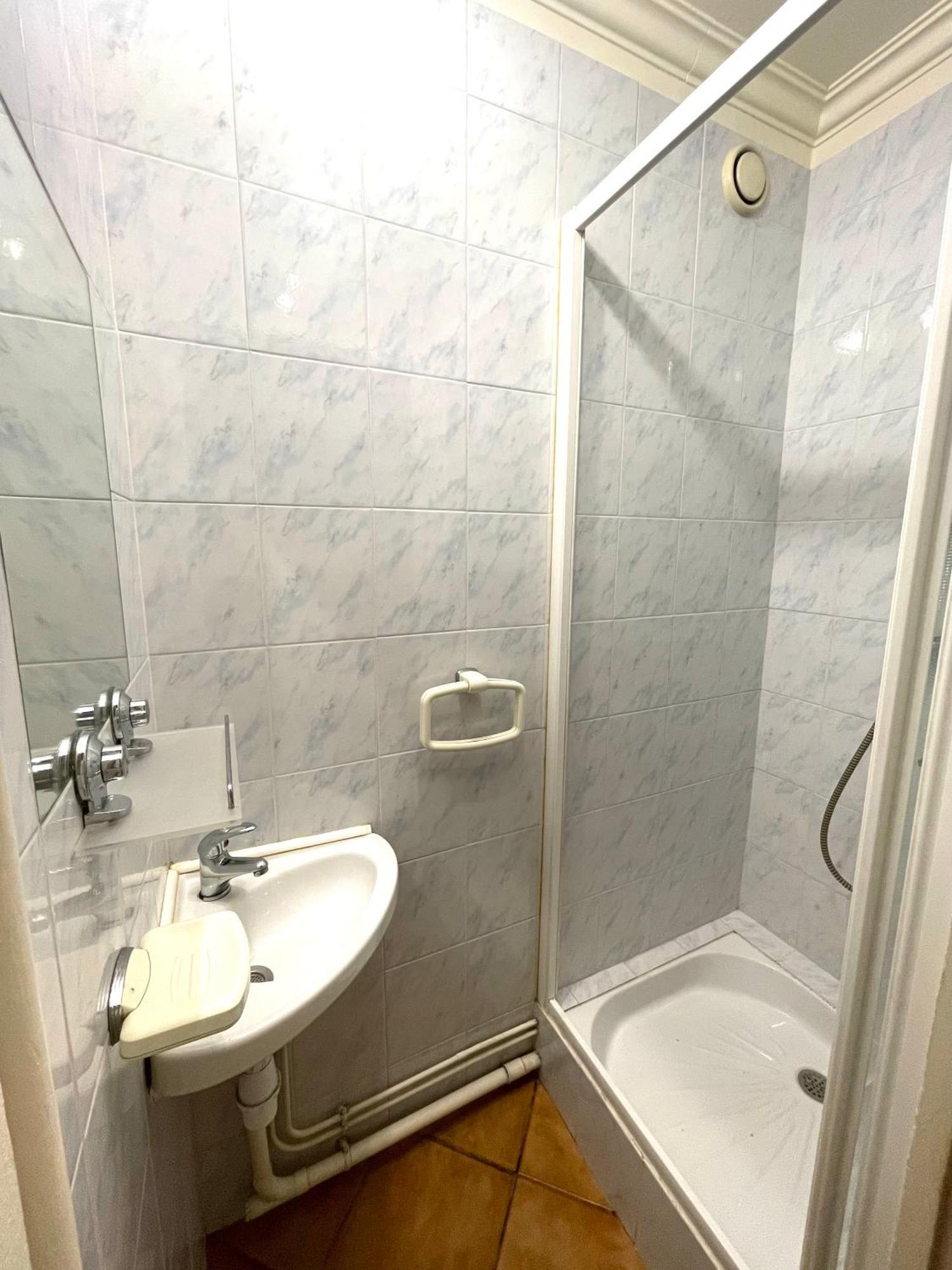 Chambre Privee En Colocation Dans Un Appartement Vaulx En Velin Centre Exterior foto